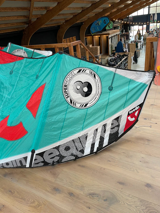 Reedin Supermodel 2025 8m kiteset