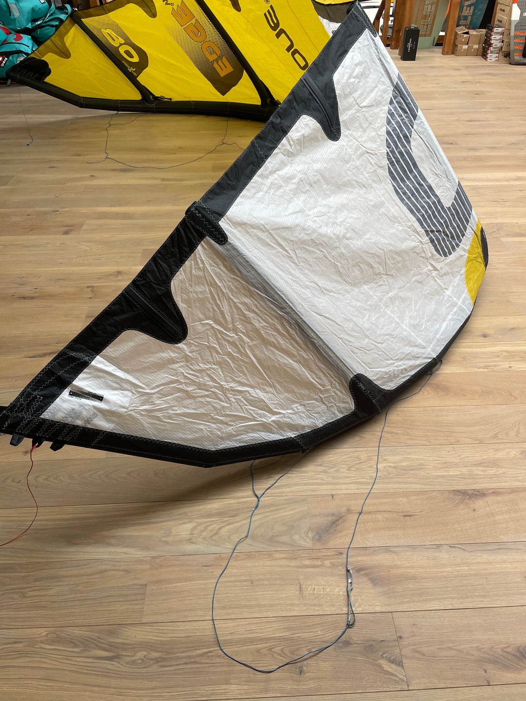 Edge V12 - 8M Used