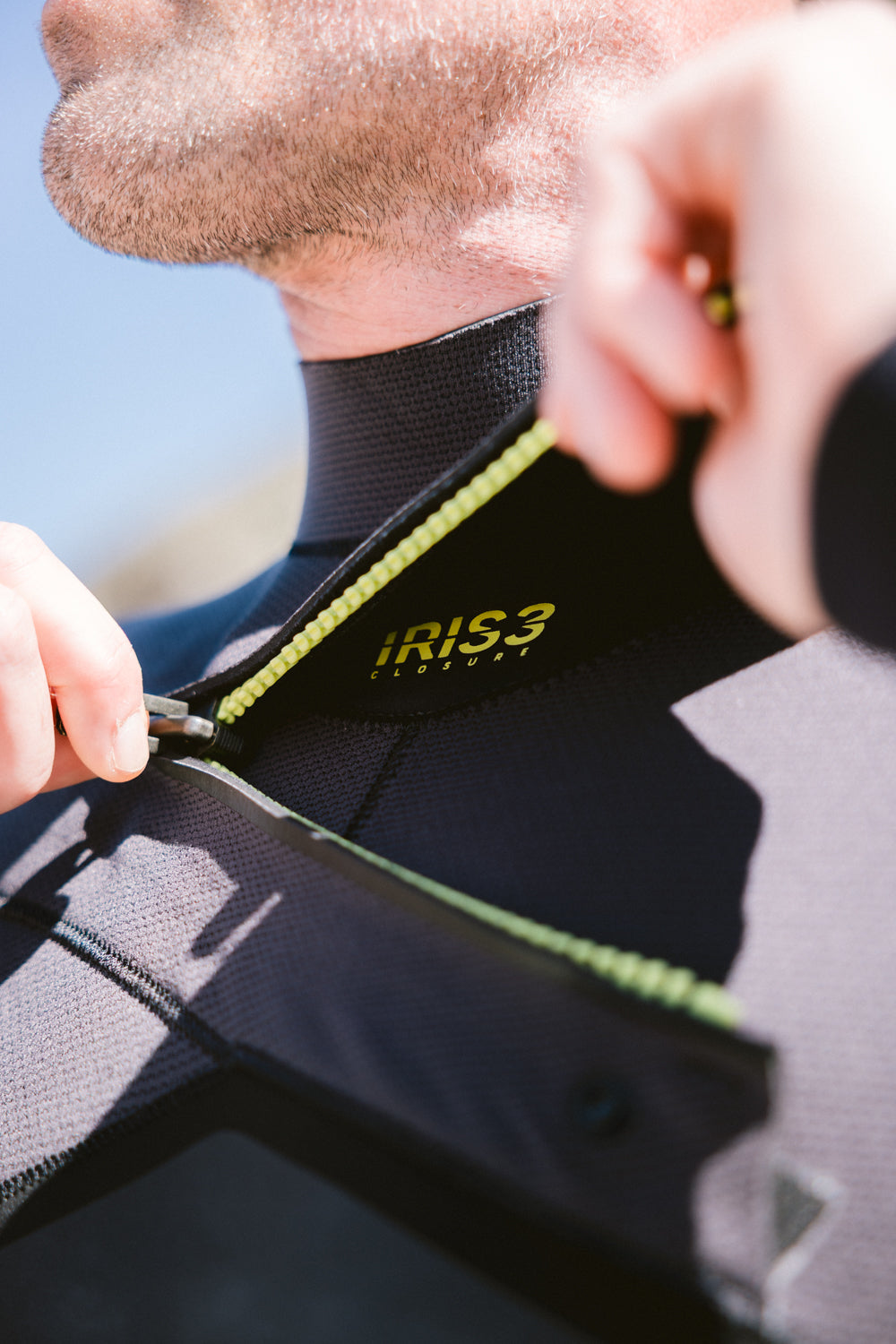 Detail van kniepaneel van NuWave ReWired 5/4 herenwetsuit zwart